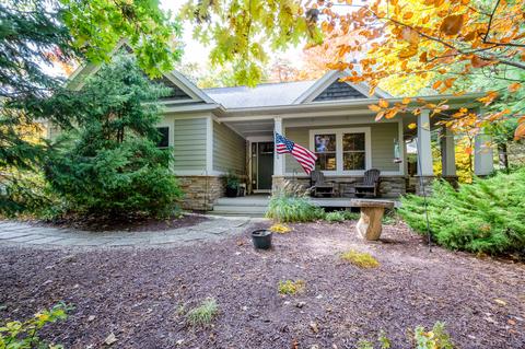 13804 Tamara Ln, Harbert, MI 49115 photo 1