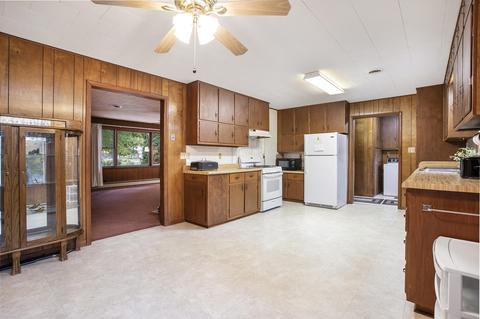 355 Cherry St, Freeport, MI 49325 photo 5