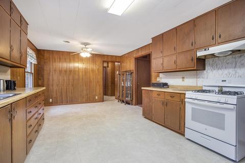 355 Cherry St, Freeport, MI 49325 photo 6