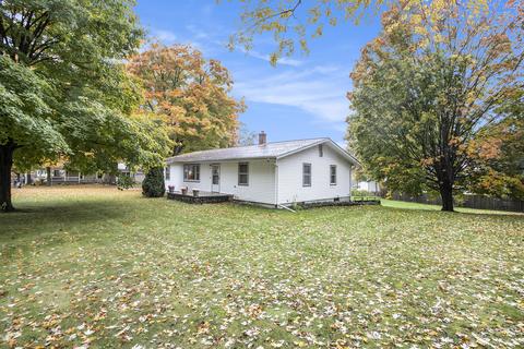355 Cherry St, Freeport, MI 49325 photo 2