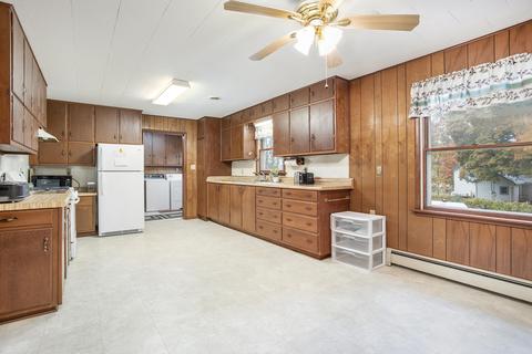 355 Cherry St, Freeport, MI 49325 photo 3
