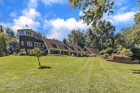 14930 Main St, Buchanan, MI 49107