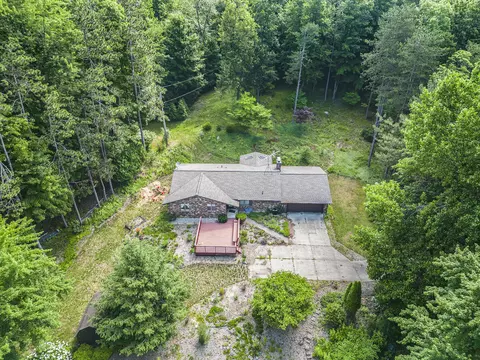 2945 Chamberlain Rd, Buchanan, MI 49107 photo 4