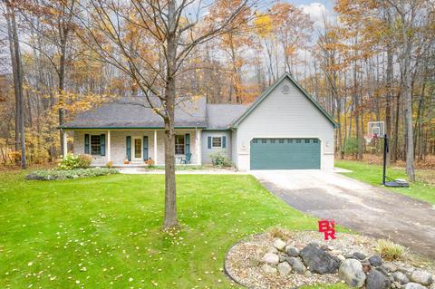 19686 Heights Circle Dr, Big Rapids, MI 49307 photo 1