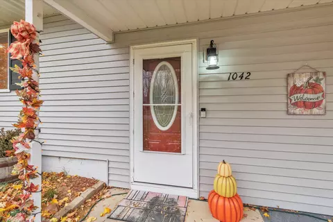 1042 Lowe Dr, Marshall, MI 49068 photo 2