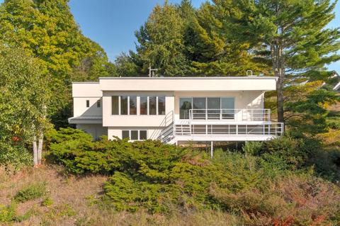 101 Bridge St, Frankfort, MI 49635