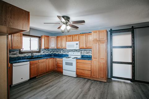 462 E Main St, Springport, MI 49284 photo 10