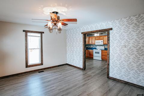 462 E Main St, Springport, MI 49284 photo 4
