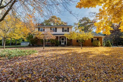 3827 Cranmoor Rd, Jackson, MI 49203 photo 1