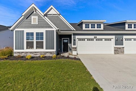 1009 S Cove Cir, Whitehall, MI 49461