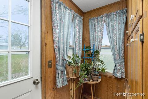 360 E Garden St, Muir, MI 48860 photo 7