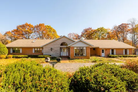 2107 Roslin Rd, Benton Harbor, MI 49022