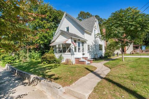 822 S Broas St, Belding, MI 48809 photo 2