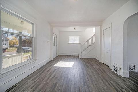 208 S Dwight St, Jackson, MI 49203 photo 2