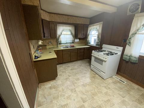 405 Cass Ave, Jackson, MI 49203 photo 6