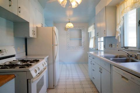 2011 Cascade Dr, Jackson, MI 49203 photo 9
