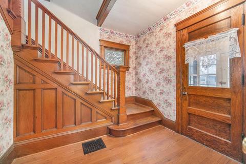 144 Bates St, Jackson, MI 49202 photo 2