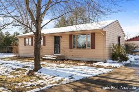 216 Roberta Jayne Dr, Lowell, MI 49331 photo 1