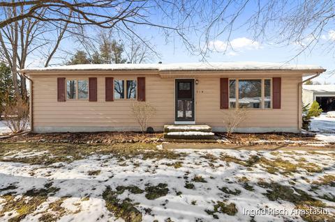 216 Roberta Jayne Dr, Lowell, MI 49331 photo 2