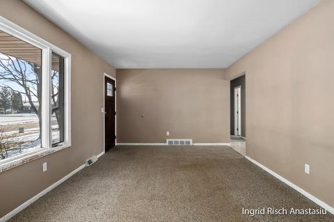 216 Roberta Jayne Dr, Lowell, MI 49331 photo 4