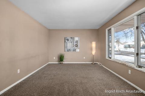 216 Roberta Jayne Dr, Lowell, MI 49331 photo 3