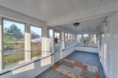 621 Royal Dr, Jackson, MI 49202 photo 4