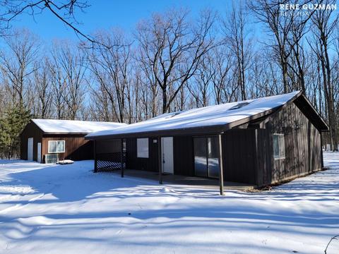 10297 Woods Rd, Gladwin, MI 48624 photo 4