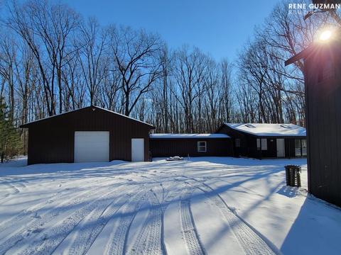 10297 Woods Rd, Gladwin, MI 48624 photo 3