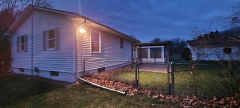 708 Madison St, Bellevue, MI 49021 photo 3