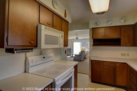 1539 Strathmoor Ln, Jackson, MI 49203 photo 12