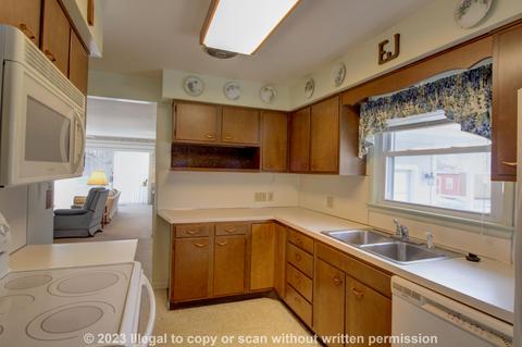 1539 Strathmoor Ln, Jackson, MI 49203 photo 11