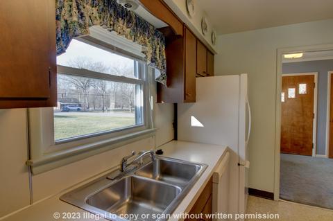 1539 Strathmoor Ln, Jackson, MI 49203 photo 13