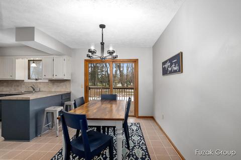 6887 Eric Ave, Jenison, MI 49428 photo 9
