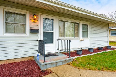 7 Cinderella Cir, Springfield, MI 49037 photo 2