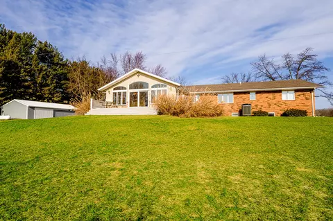 7820 Meadowbrook Rd, Benton Harbor, MI 49022