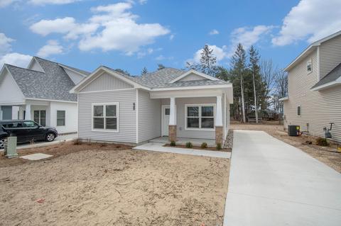 1812 Robinson St, Grand Haven, MI 49417