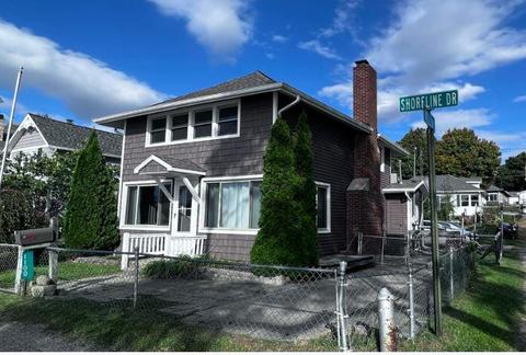 1100 Shoreline Dr, Brooklyn, MI 49230