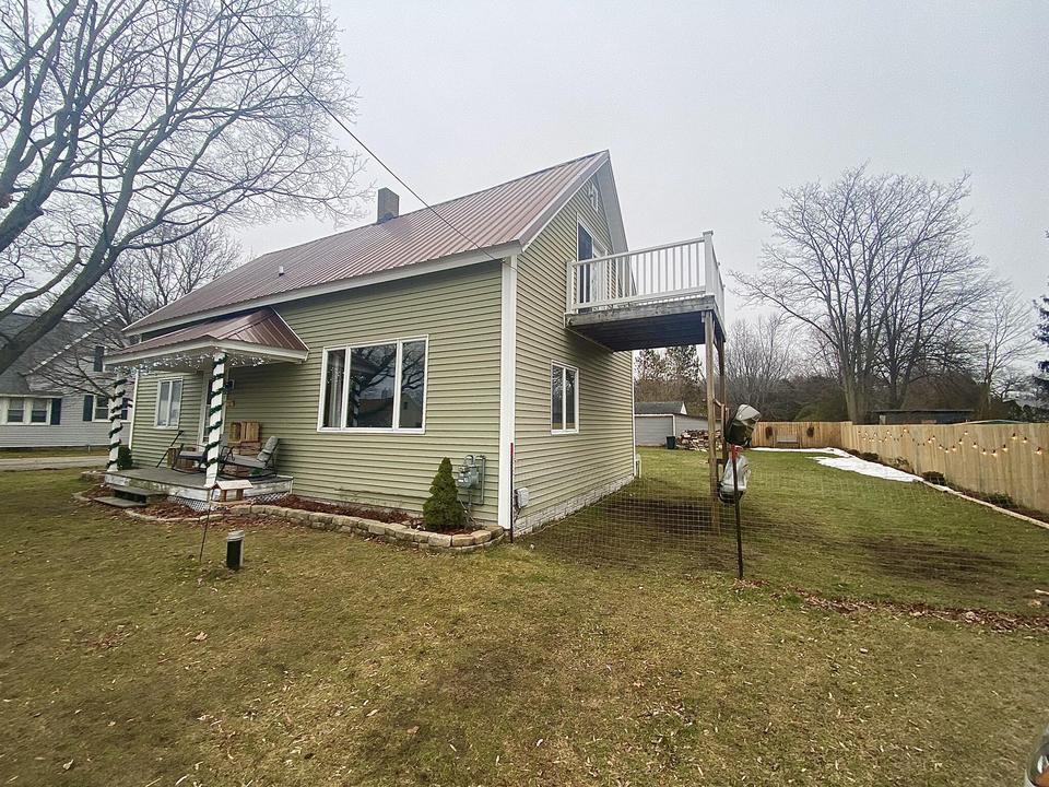  15 Bridge St, Manistee, MI 49660 photo 2
