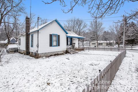 402 Gladys St, Plainwell, MI 49080 photo 4