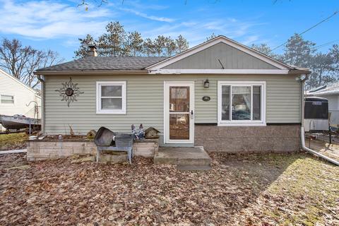 305 Meadow Dr, Augusta, MI 49012 photo 1
