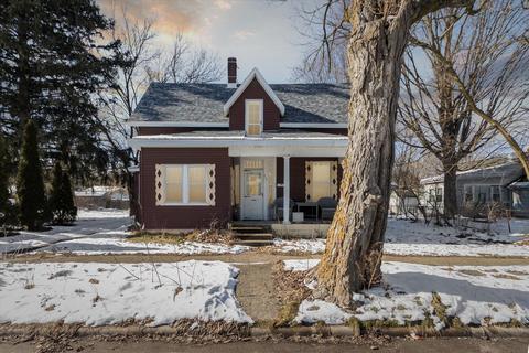 204 S Oak St, Buchanan, MI 49107