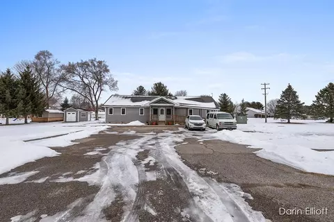 123 E Linden St, Carson City, MI 48811 photo 3
