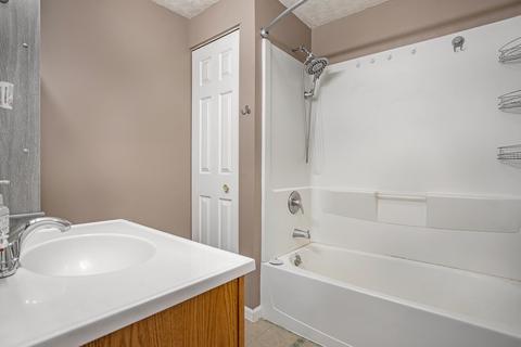 939 E Hoffman St, Three Rivers, MI 49093 photo 12