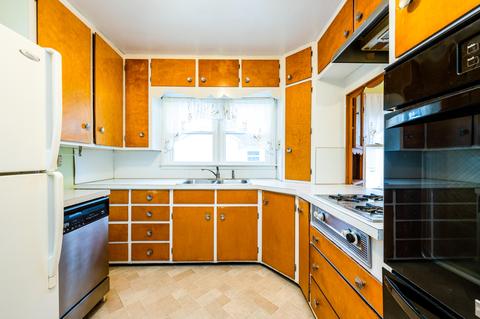 273 E Logan St, Coloma, MI 49038 photo 7