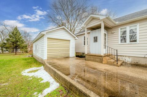 273 E Logan St, Coloma, MI 49038 photo 2