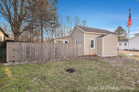 323 Union St, Plainwell, MI 49080 photo 4