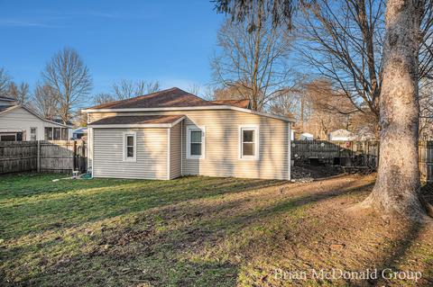 323 Union St, Plainwell, MI 49080 photo 3