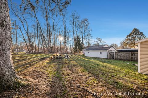 323 Union St, Plainwell, MI 49080 photo 2
