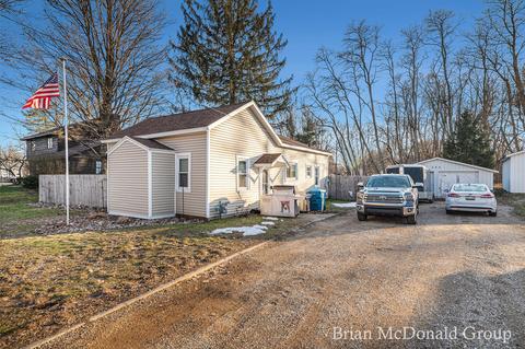323 Union St, Plainwell, MI 49080 photo 1