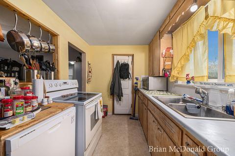323 Union St, Plainwell, MI 49080 photo 6